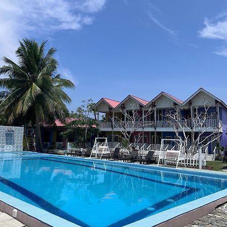 Capital O 91017 Tuba Beach Resort @ Pulau Tuba Куах Экстерьер фото