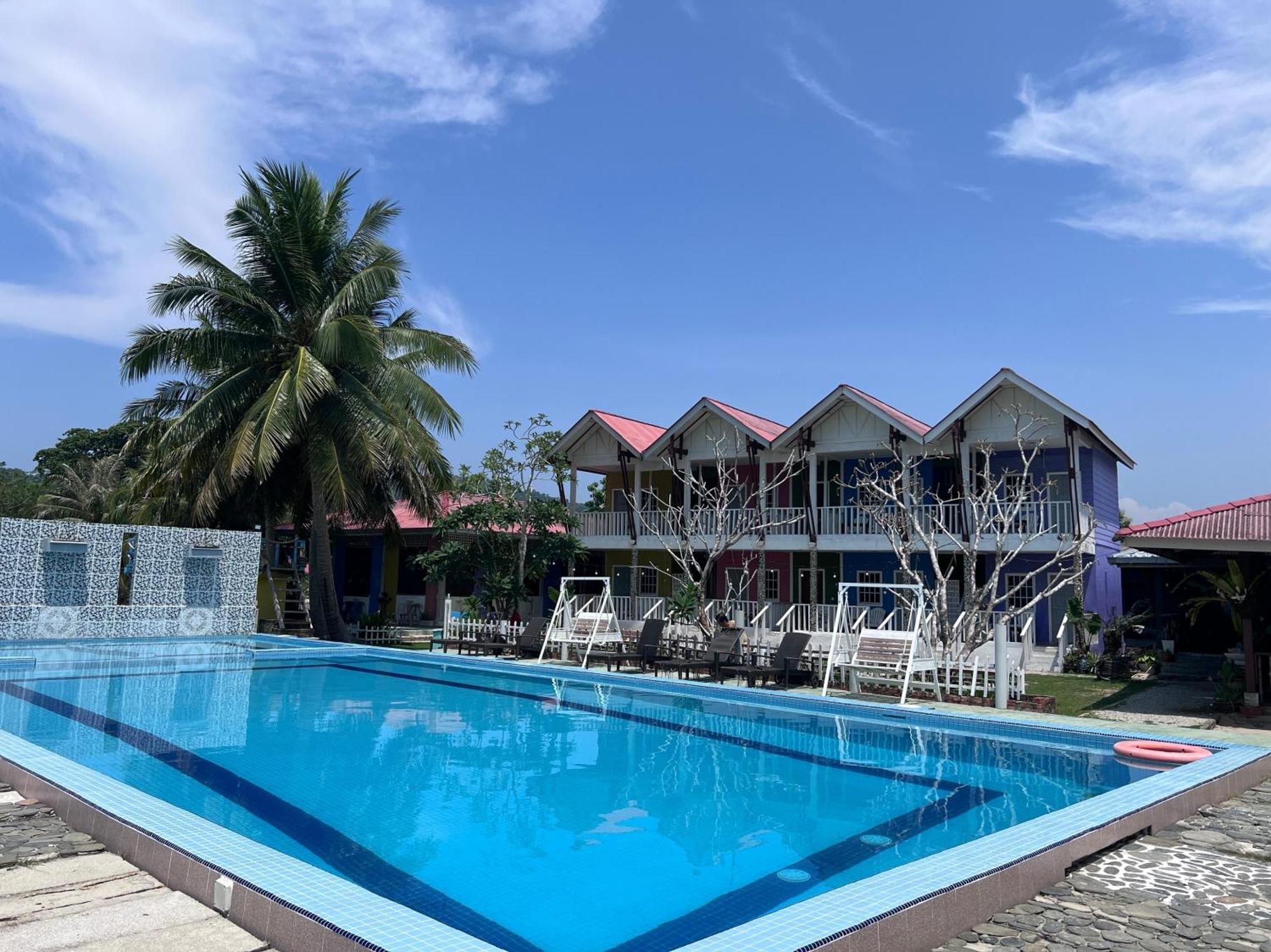 Capital O 91017 Tuba Beach Resort @ Pulau Tuba Куах Экстерьер фото